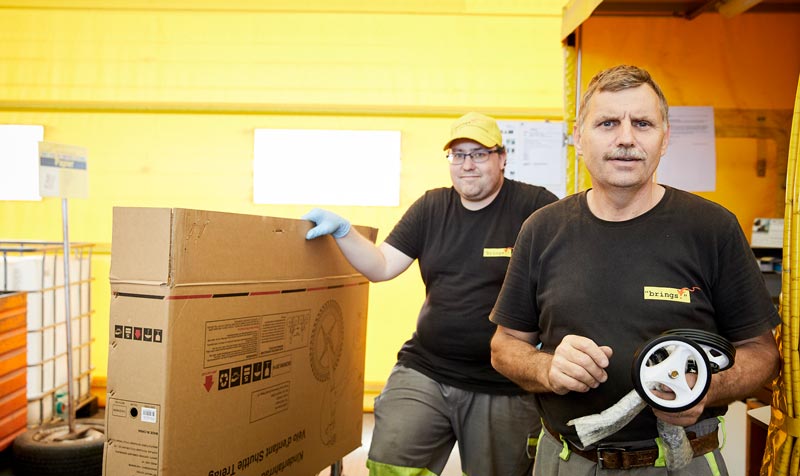 Unser Sammelstellen Team hilft Ihnen und berät Sie gerne, wenn Sie fragen haben.