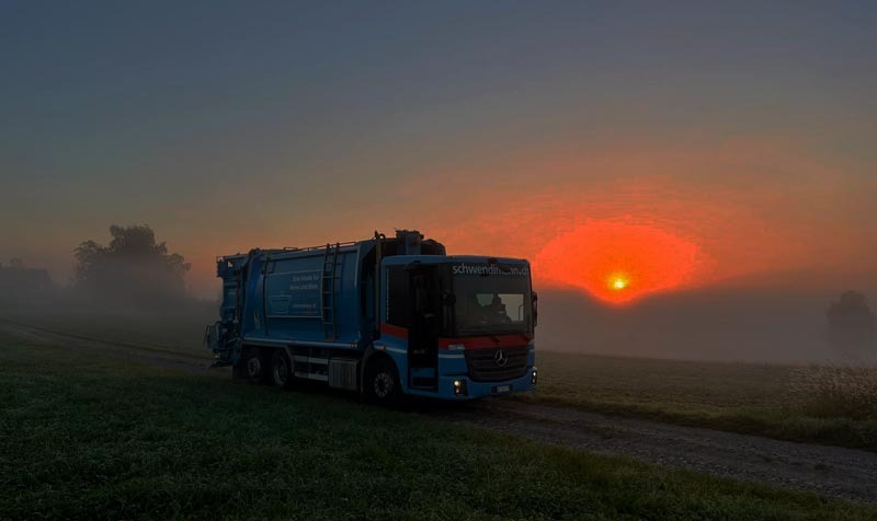 Frühstart der Kehrichtabfuhr. Wir beginnen unseren Arbeitstag um 5:45 Uhr vor allen anderen
