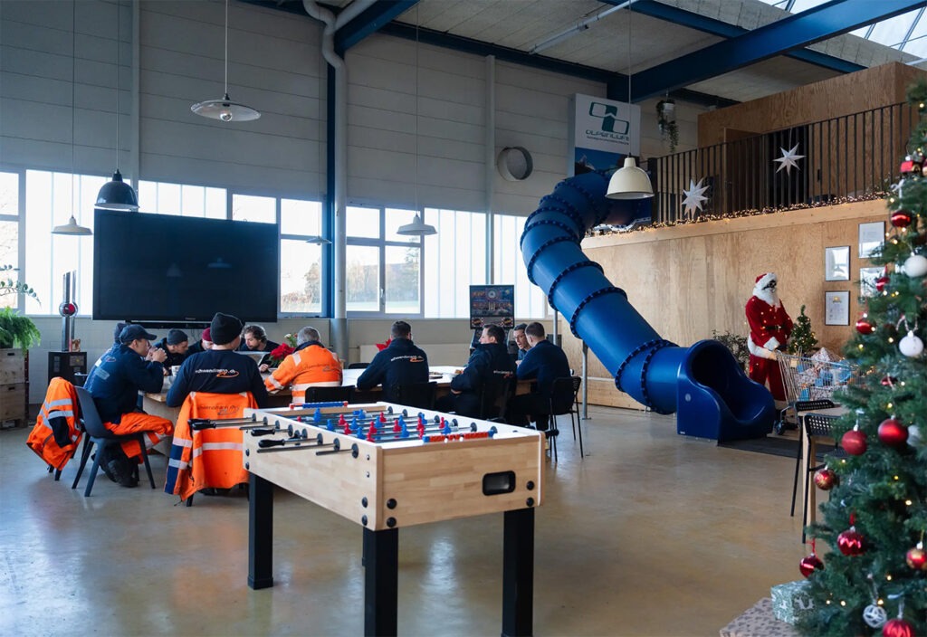 Bild aus dem Interview mit der Hauptstadt. Hier im Aufenthaltsraum der Schwendimann AG am Dammweg 43 in Münchenbuchsee