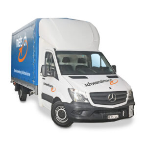 Lieferwagen W42 mit Hebebühne zum mieten bereit